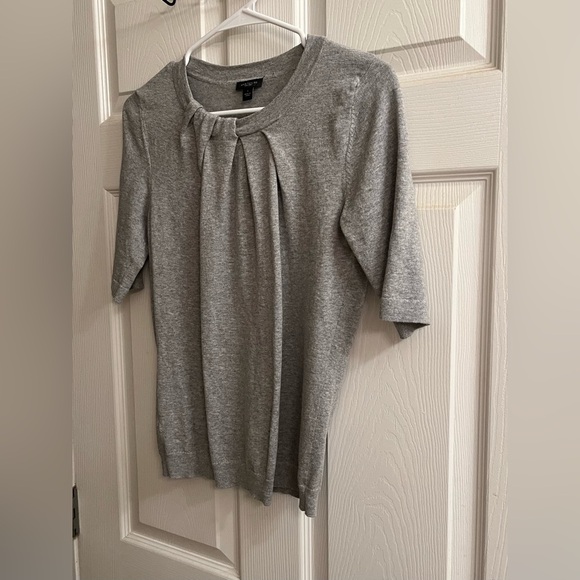 ANN TAYLOR~ GRAY DETAIL TOP~SMALL - Picture 9 of 9